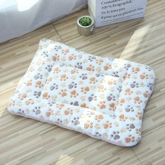 coussin chat neige tachetee furfluff