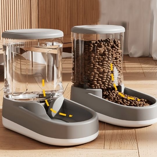 distributeur de croquettes pour chat gris felinefeast